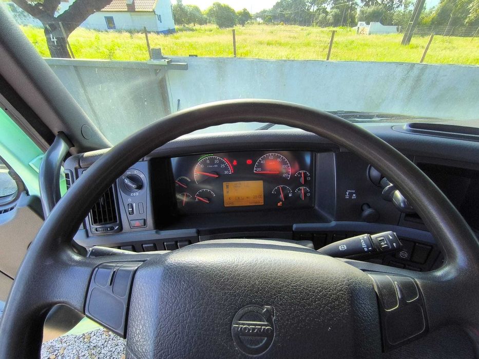 Camião 26T ampliroll grua volvo fm340 125mKms 2007 caixa auto