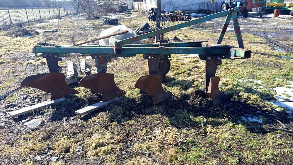 Плуг 4 корпусний в гарному стані