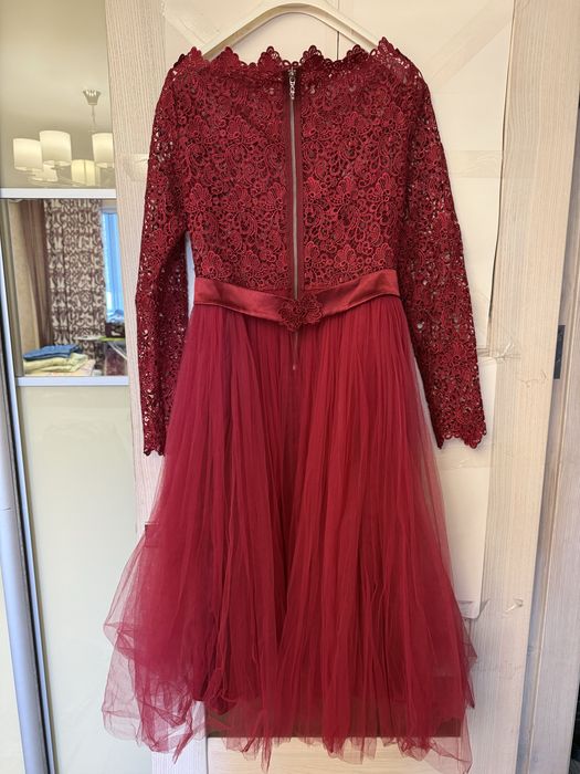 Вечірнє плаття або плаття на випуск