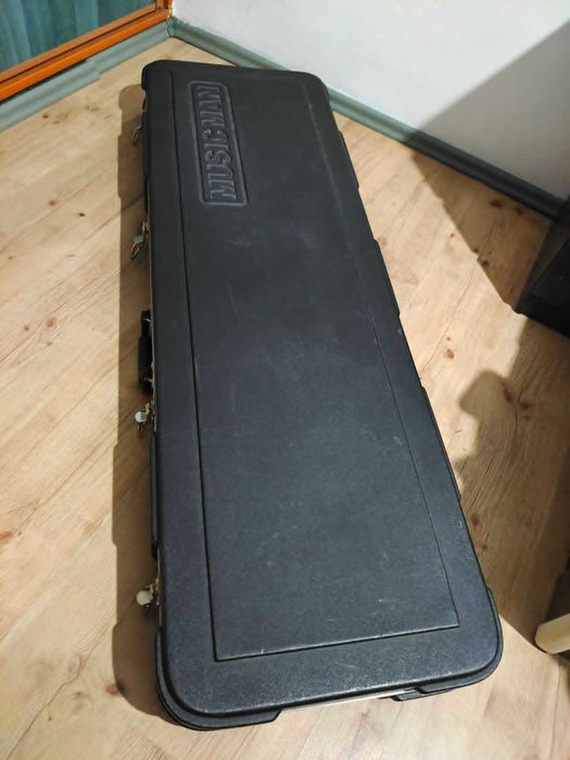 Music Man Stingray 5 strun bass piezo