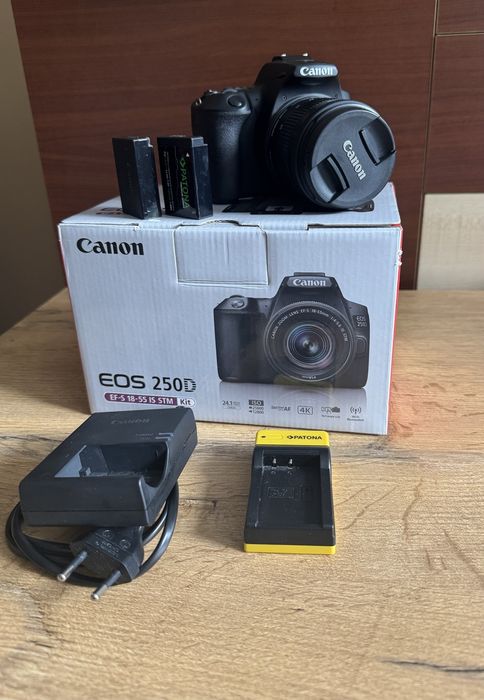 Canon EOS 250D + Obiektyw 18-55mm IS STM | Super Zestaw z Dodatkami!