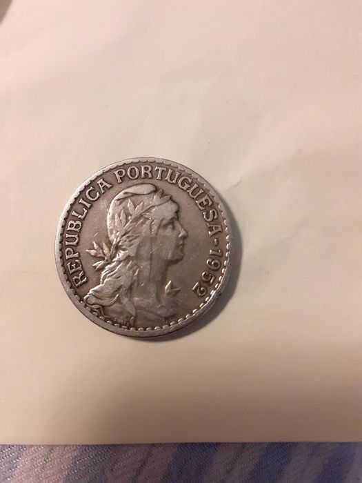 Moedas antigas de 1 escudo e 2,5 escudos