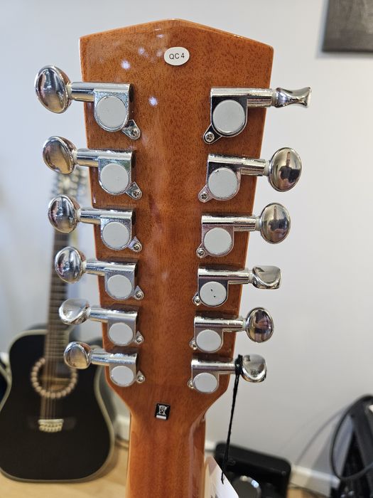 Zestaw gitara elektroakustyczna 12-strunowa Harley Benton + Futerał