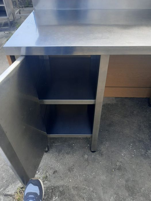 Conjunto de balcão e vitrine para restaurante