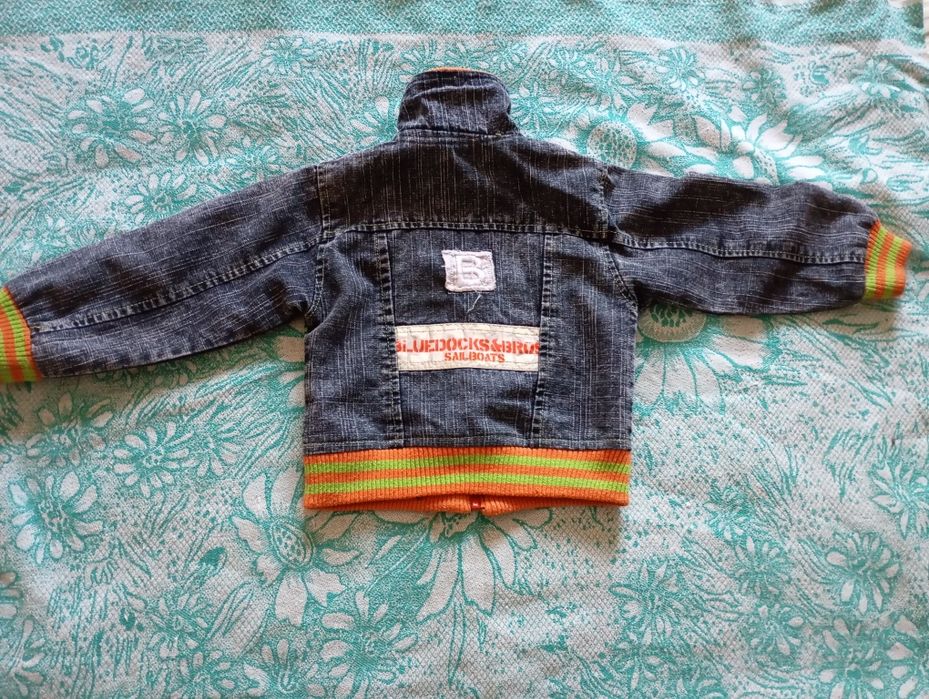 Продам джинсову куртку на хлопчика