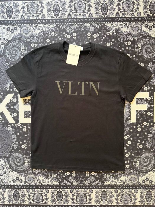Valentino футболка,нові,розміри:XS,S,M,L
