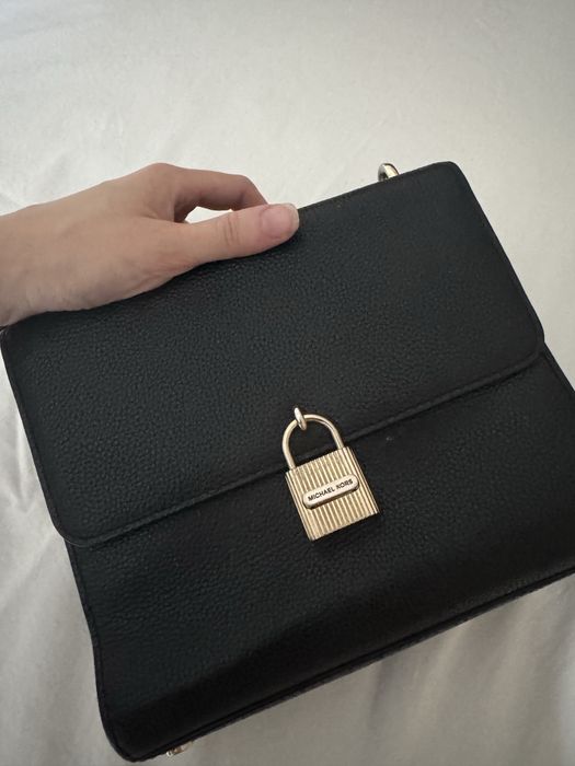 Чорна сумка Michael Kors