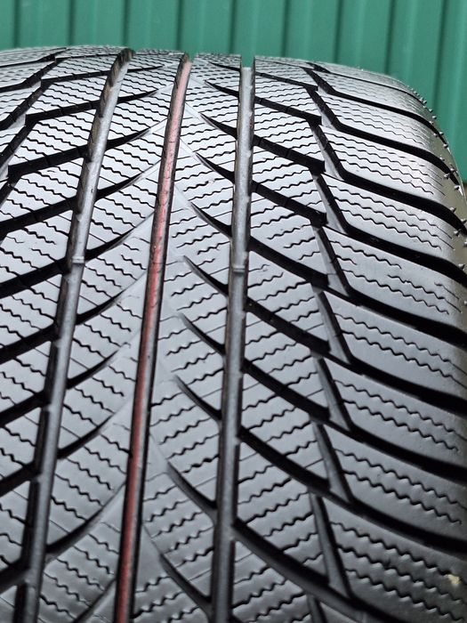 Зимовий BRIDGESTONE 225 45 17 протектор 90%