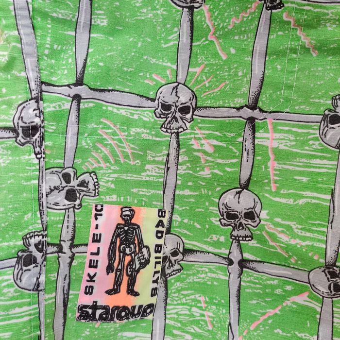 Calções praia banho com caveiras (como novos)