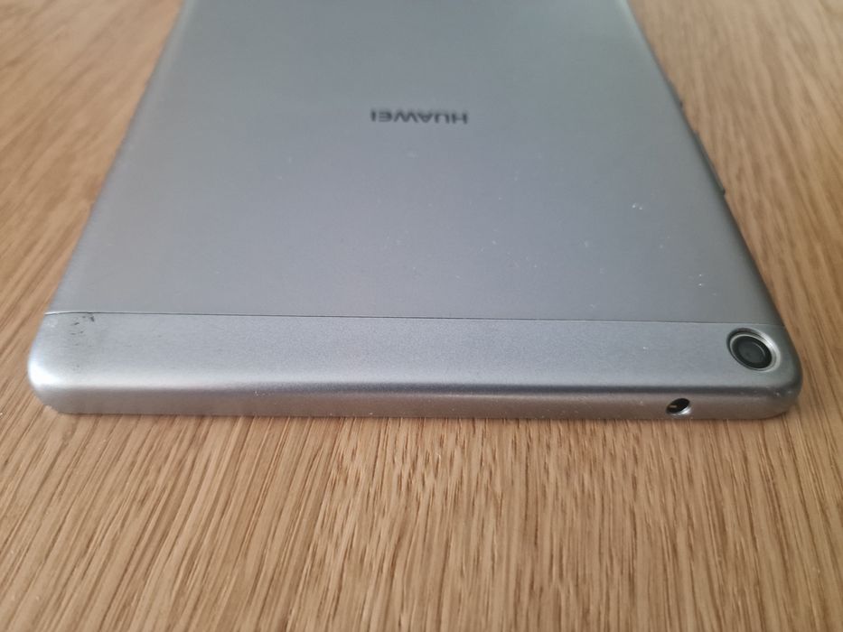 Tablet Huawei 8" mediaPad  T3  w pełni sprawny
