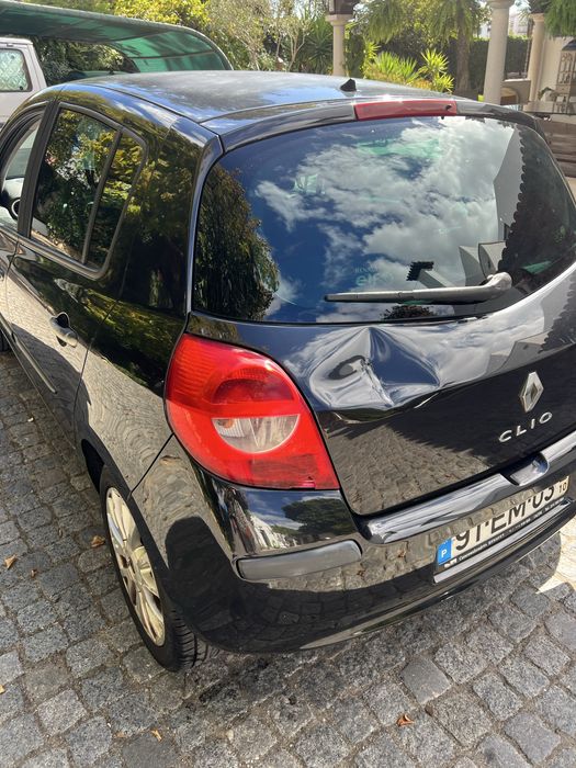 Renault Clio 1.2 16V 2010 – 5 Portas – Preto