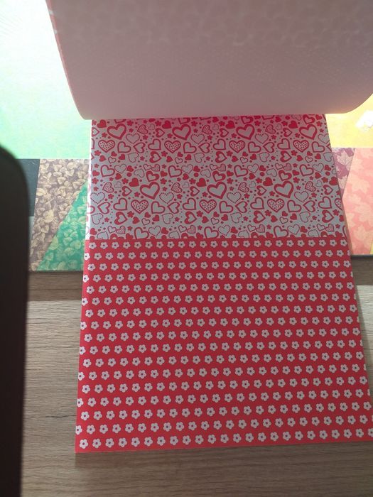 Zestaw papierów wizytowkowych liście serca