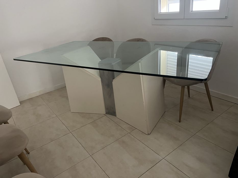 Mesa de jantar de vidro