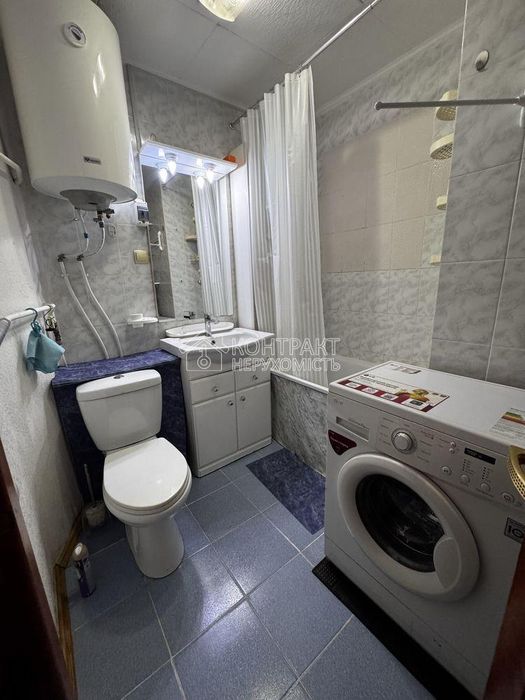 Продам 2к кв, район Трц Украина, Тракторостроителей 90б