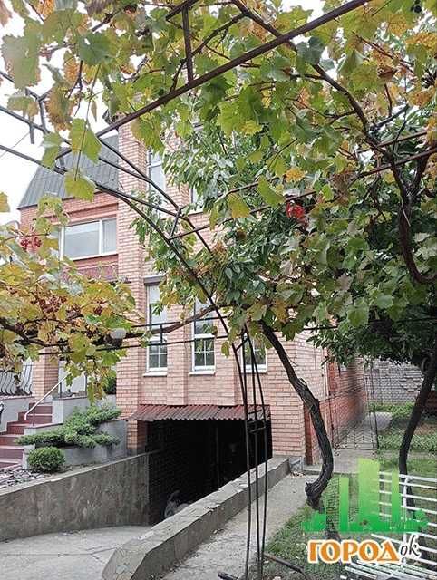 Будинок на ділянці 7 соток. Вулиця Добровольчих батальйонів