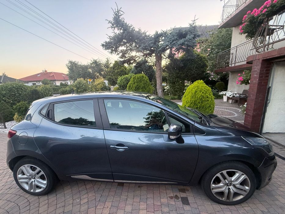 Renault Clio stan idealny renault clio 2018 niski przebieg