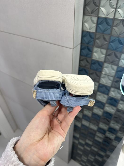 Дитячі босоніжки h&m