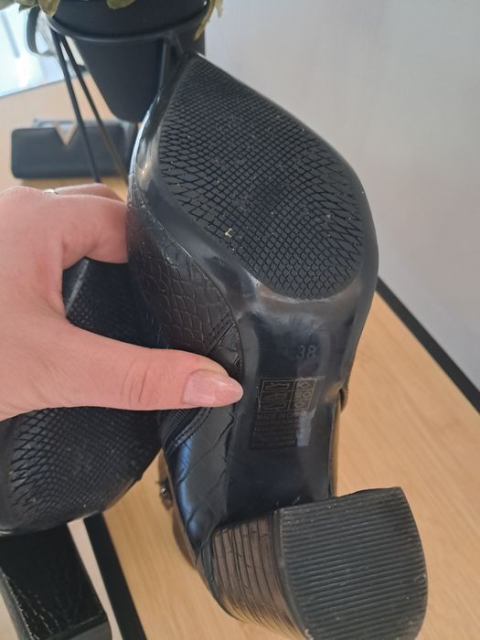 Botki nowe 38 czarne wysokie