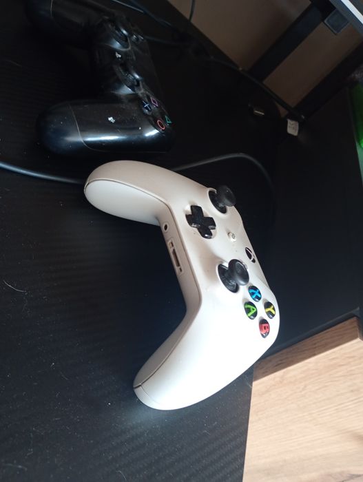Zamienię/sprzedam Xbox series S+Pad+Kierownica Logitech g920+Pedaly+shifter
