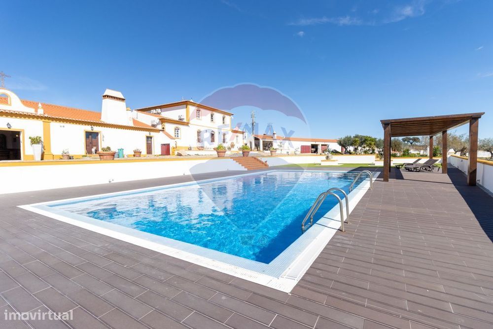 T7 Country Estate for Sale