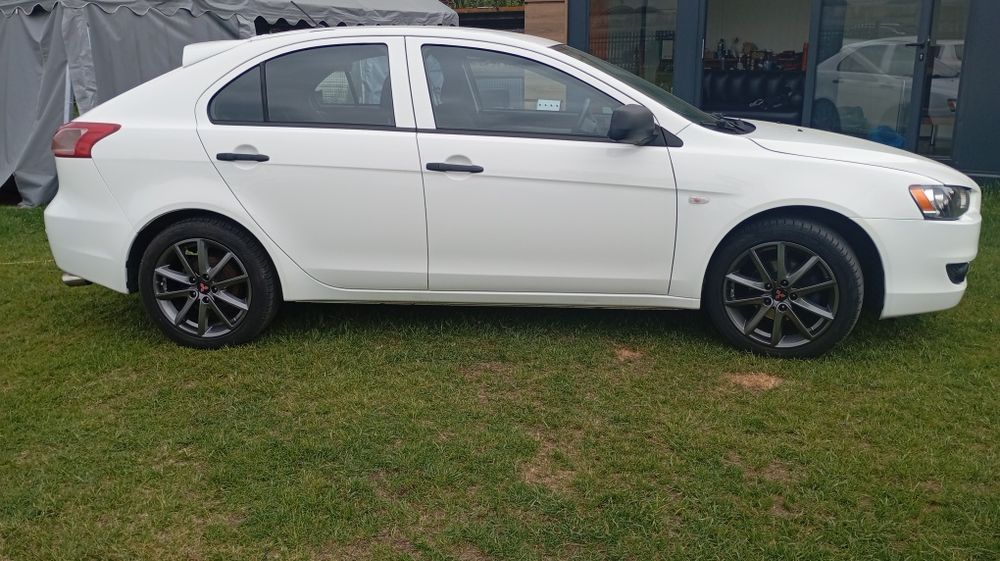 Mitsubishi Lancer 1.6 w ładnym stanie