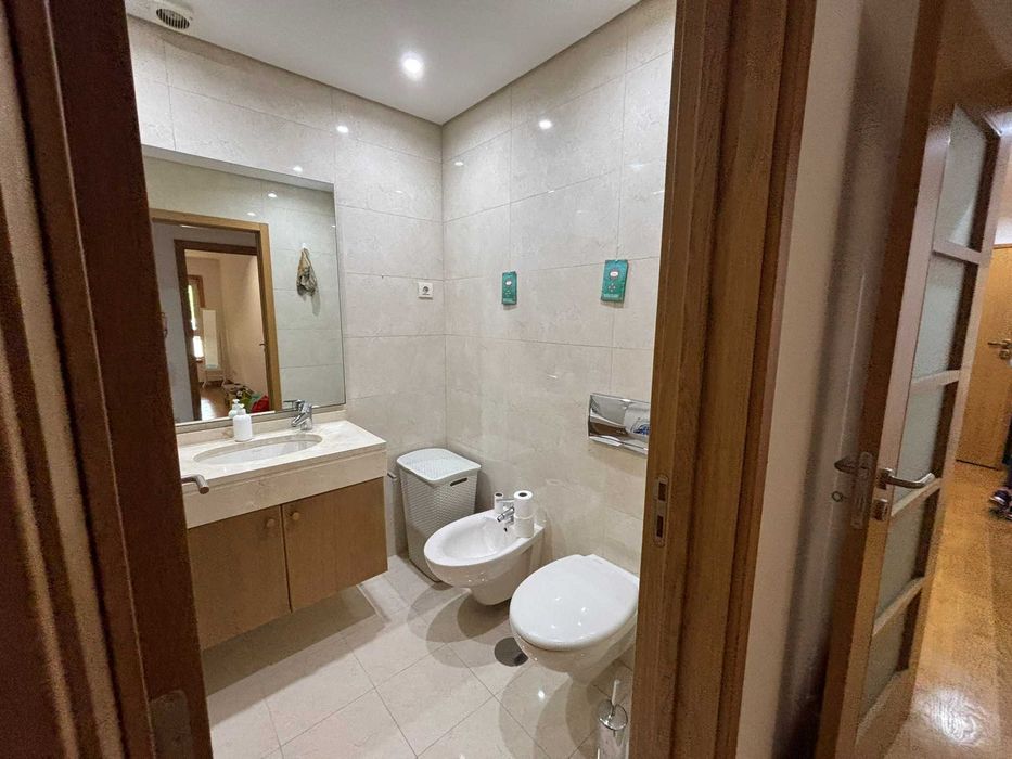 Apartamento t2 à venda na Rua Mario Cravinho, 11