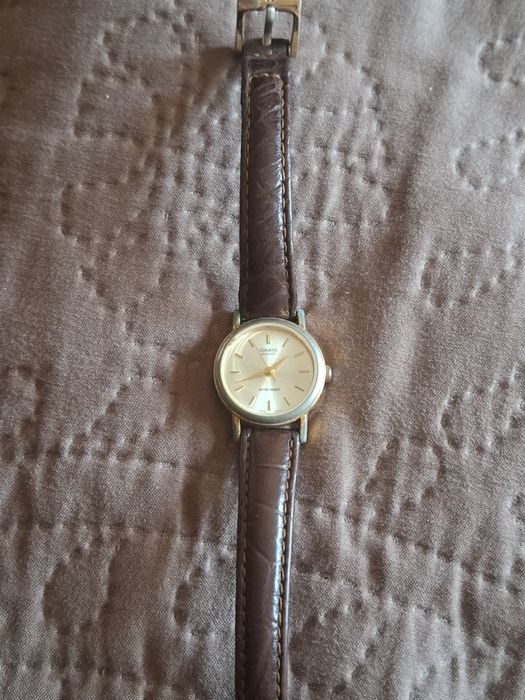 Продам жіночий годинник касіо