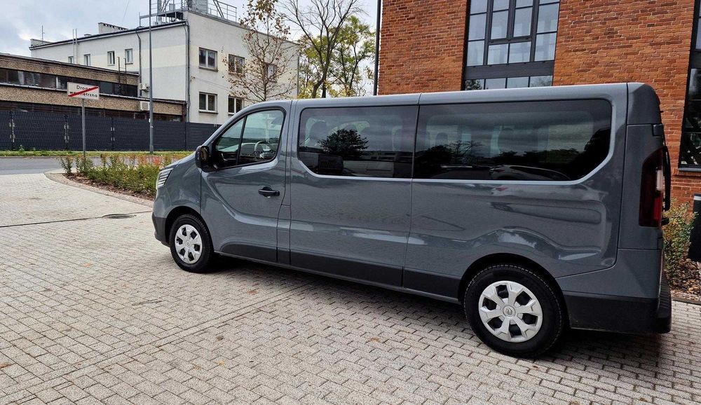 Renault Trafic - Bus / samochód na wynajem 9 osobowy