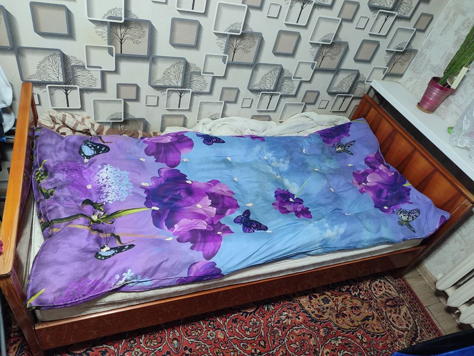 Продам деревянную кровать