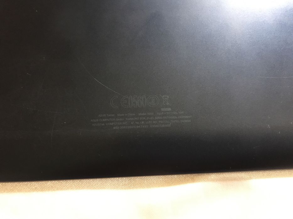ASUS Memo Pad K005. 10 дюймов, память 2/16 гигабайт. Звонящий