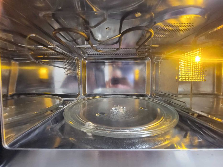 Micro-ondas Qilive com Grill e Porta Espelhada (Como Novo)