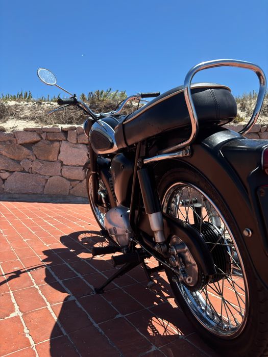 Vendo moto BSA de 1962 . Tem 64 anos está impecável com documentos.