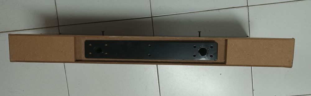 2 Prateleiras IKEA wengue e uma branca