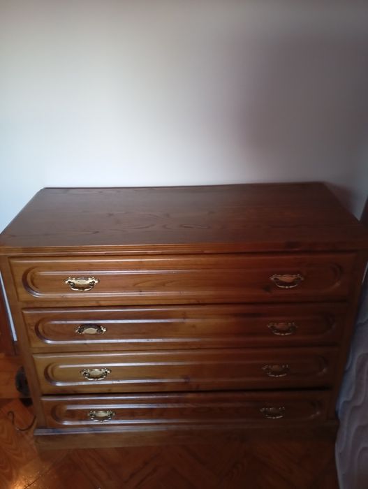 Vende-se Mobiliário de Quarto