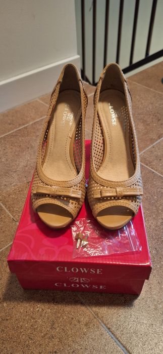 Buty ażurowe na obcasie 37