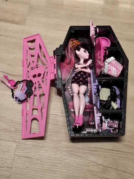 Boneca Monster High Draculaura Coffin