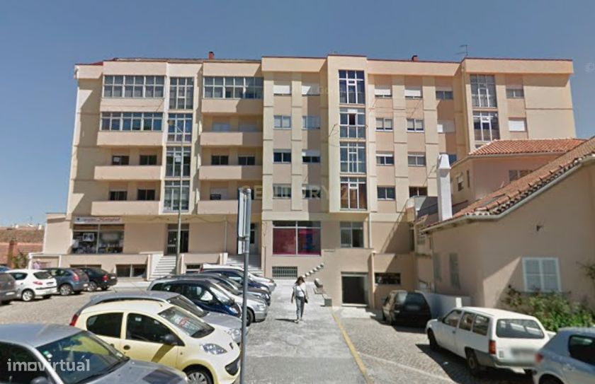 Loja na Guarda - Oportunidade Única no Centro da Cidade