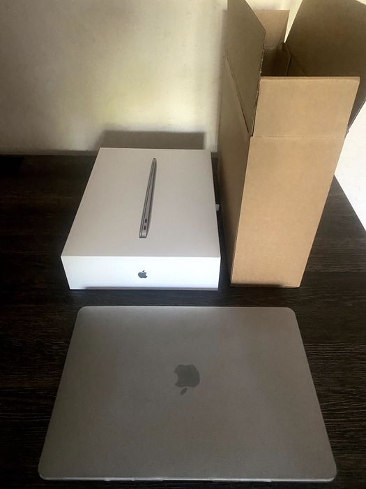 Apple MacBook Air M1 8/256 відмінний стан