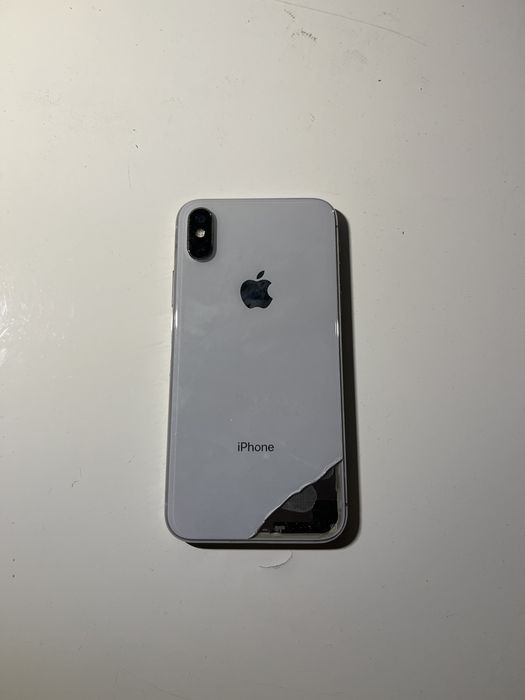 Iphone X partido na frente e traseira