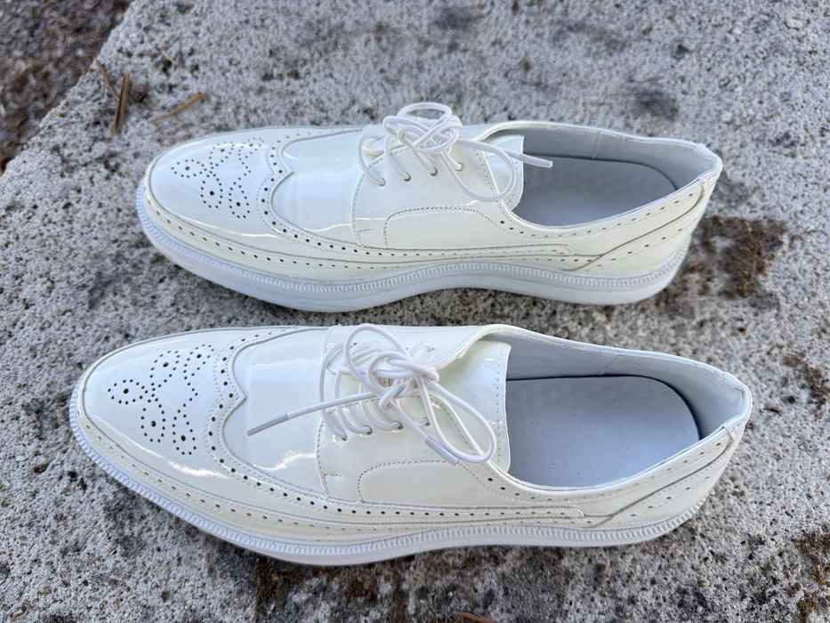 Sapatos brancos (novos)