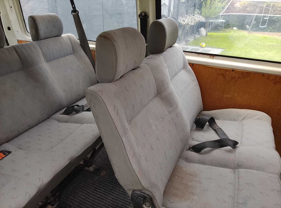 VOLKSWAGEN TRANSPORTER T4 2.5tdi 105 koni 9osób long przedluzany hak 2000kg caravelle multivan