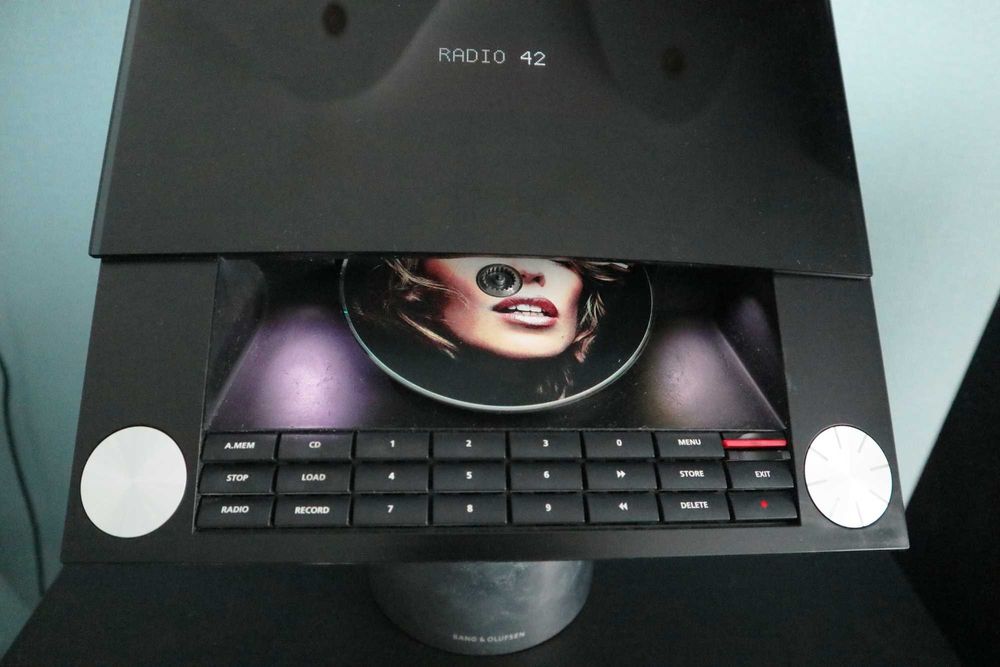 Музыкальный  центр  Bang Olufsen BeoSound 4