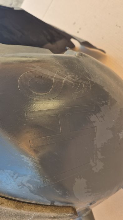Nadkole przednie prawe Ford Focus AM51R16115B