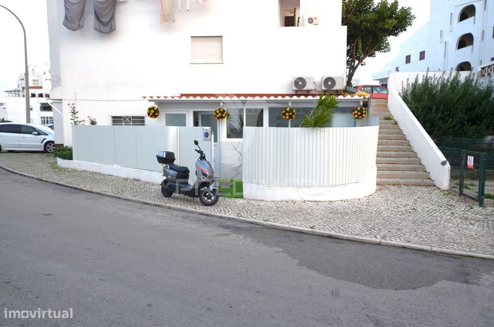 Apartamento T0 + 3 remodelado para arrendar ao ano