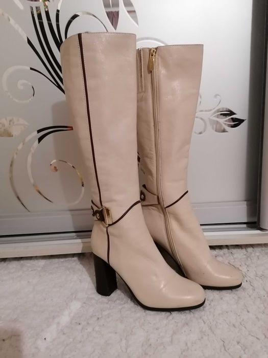 Продам взуття чоботи жіночі