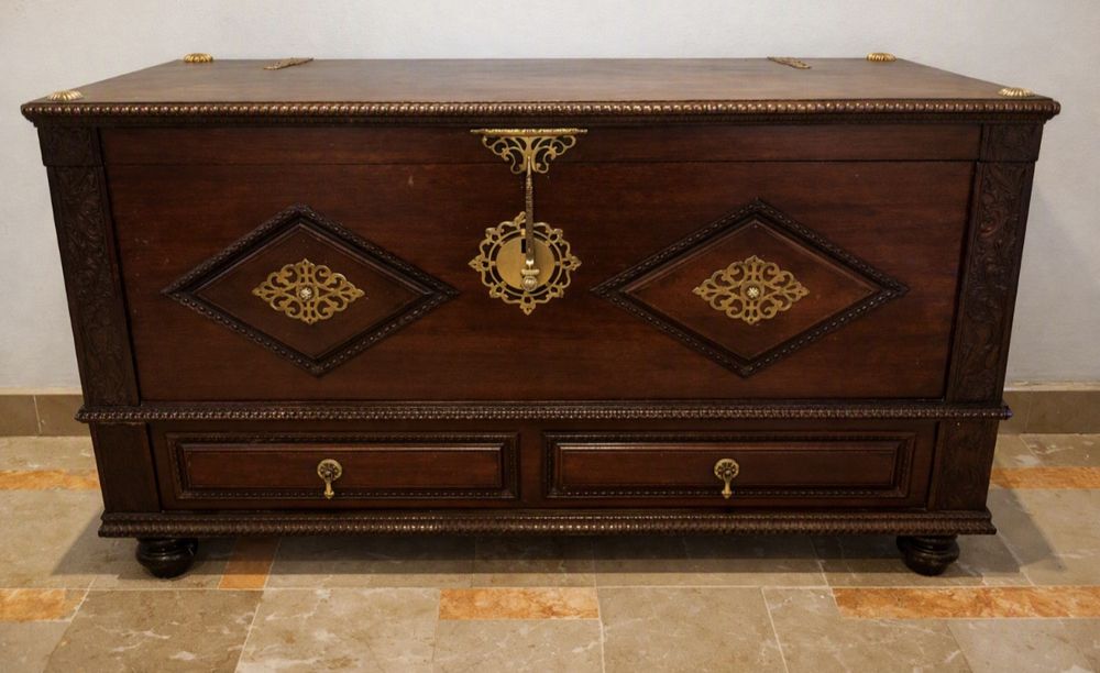 Arca de Madeira Estilo Mogno • Peça Decorativa Vintage