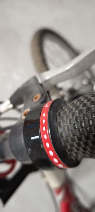 Bicicleta TT  com suspensão à frente
