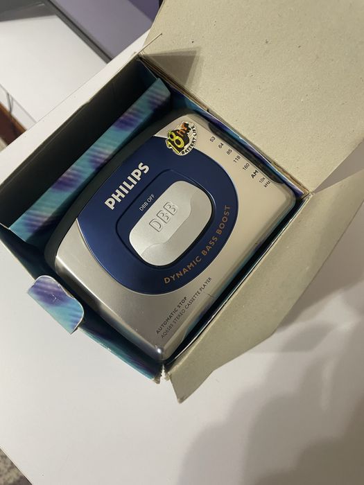 Продам касетний плеєр philips dinamic bass boost AQ6585