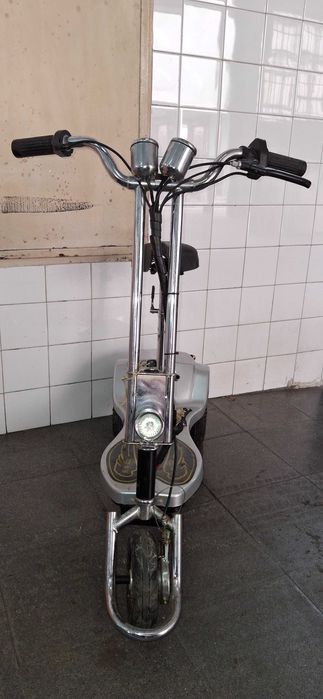 Trotineta/ scooter elétrica