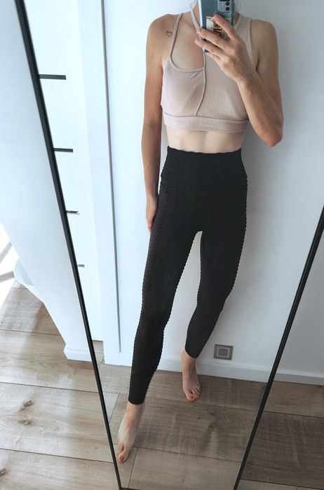 Legginsy wysoki stan profilowany tył prettylittlething